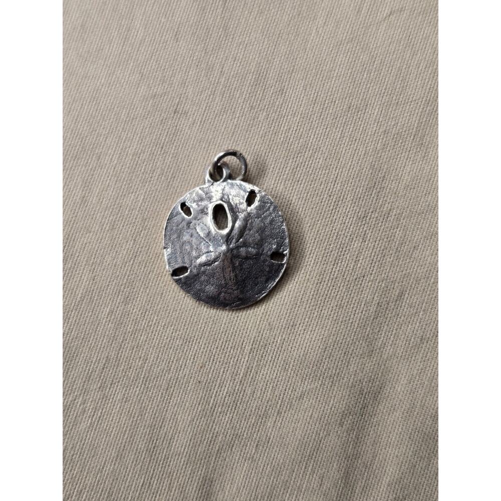 *Open to offers Retired James Avery sand dollar pendant sterling silver